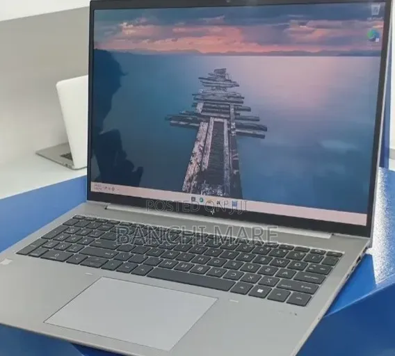 New Laptop HP ZBook Firefly G9 16GB Intel Core i7 SSD 512GB