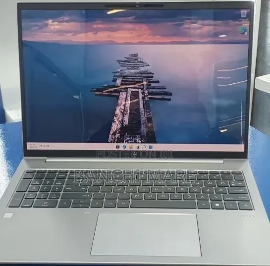 New Laptop HP ZBook Firefly G9 16GB Intel Core i7 SSD 512GB