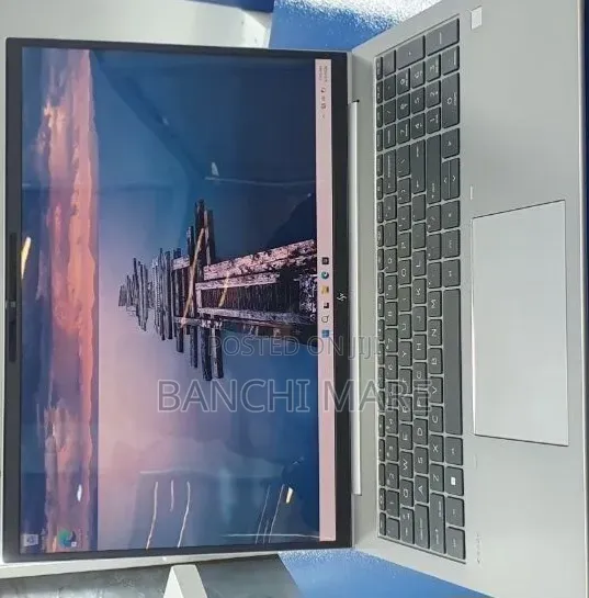 New Laptop HP ZBook Firefly G9 16GB Intel Core i7 SSD 512GB