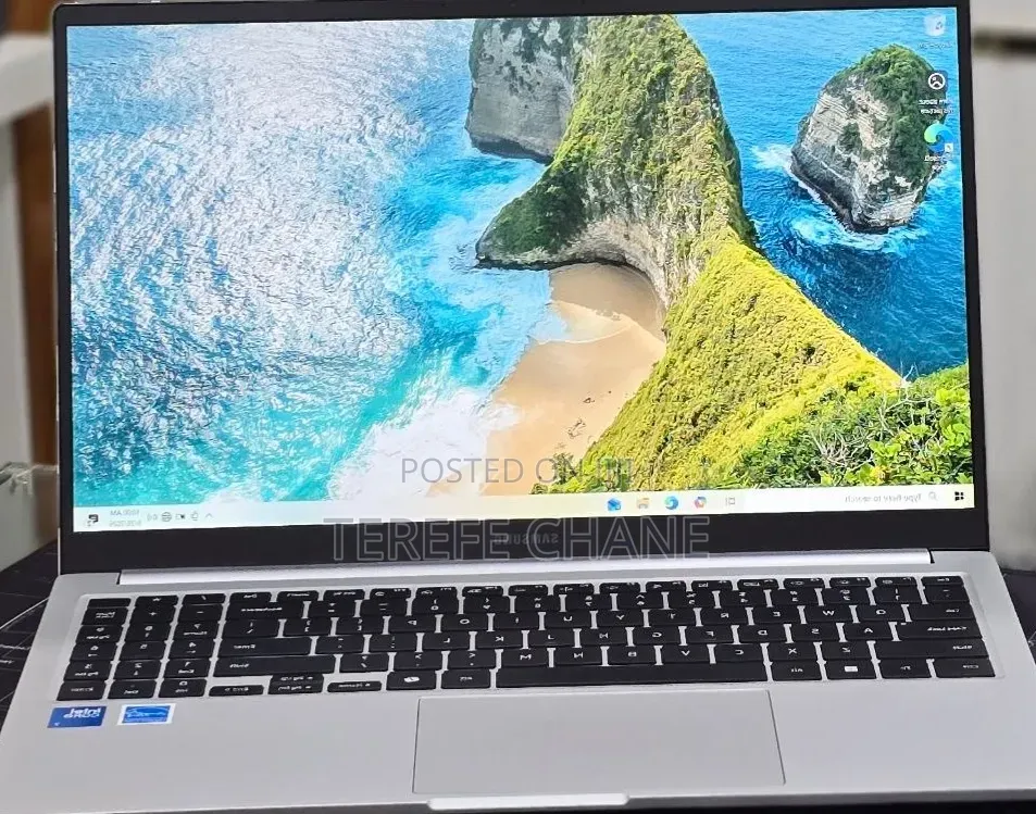 New Laptop Samsung Galaxy Book4 16GB Intel Core 7 SSD 512GB