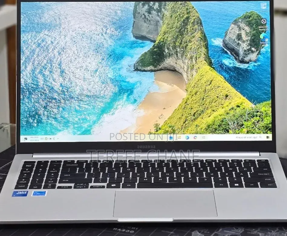 New Laptop Samsung Galaxy Book4 16GB Intel Core 7 SSD 512GB
