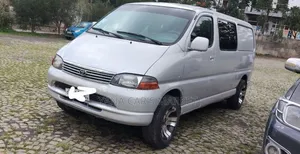 Toyota HiAce 2005