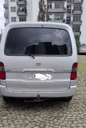 Toyota HiAce 2005