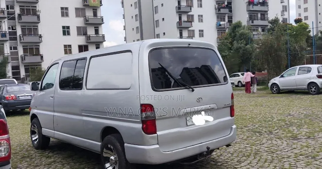 Toyota HiAce 2005