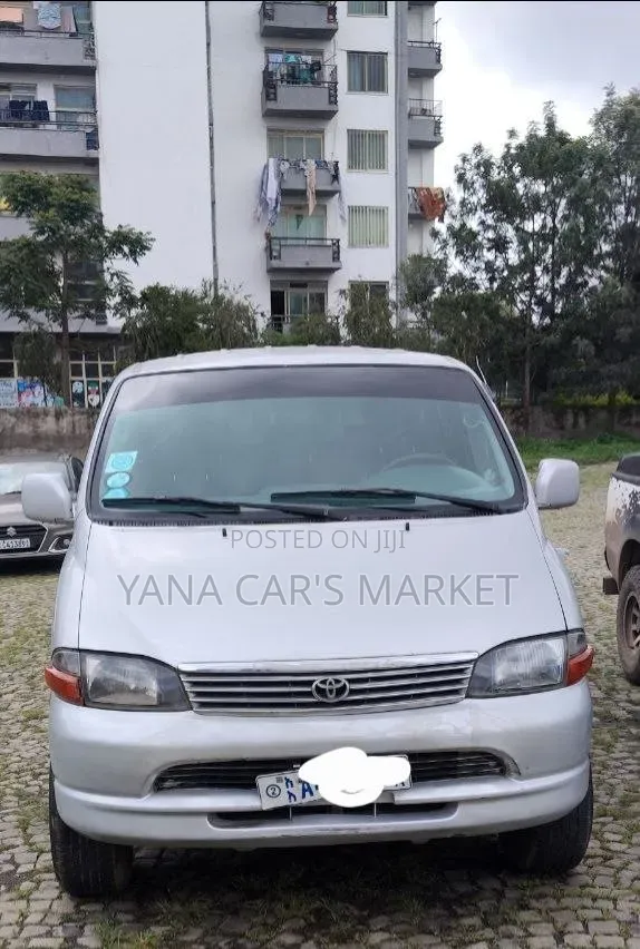 Toyota HiAce 2005