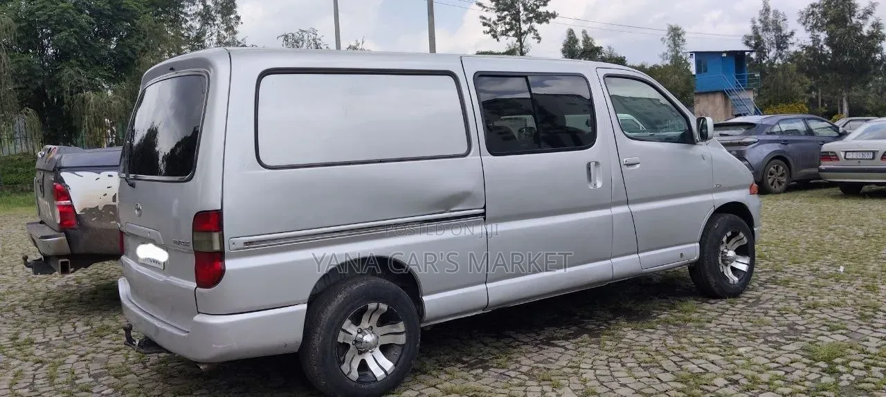 Toyota HiAce 2005