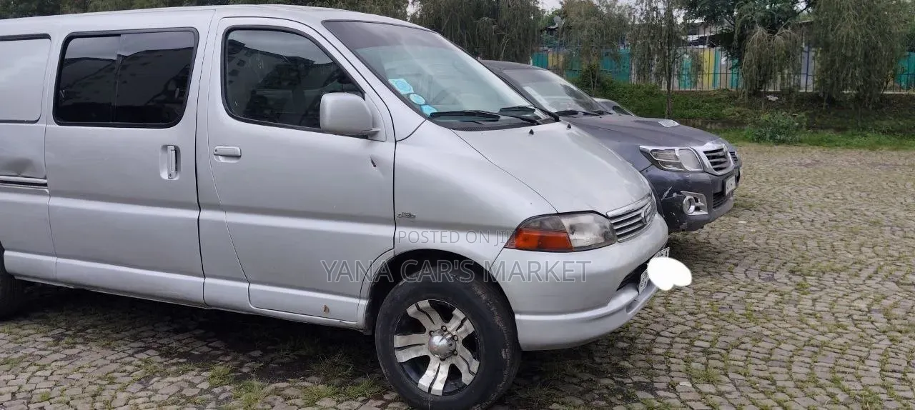 Toyota HiAce 2005