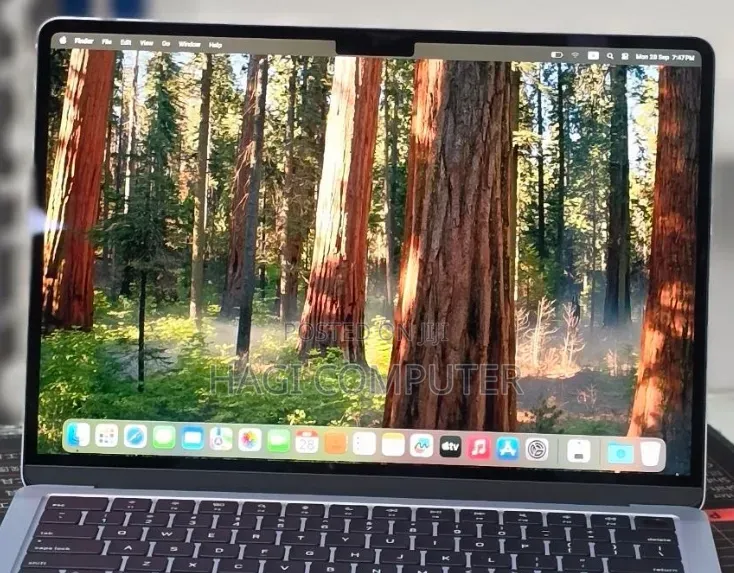 New Laptop Apple MacBook Air 2025 M4 16GB Apple M4 SSD 512GB