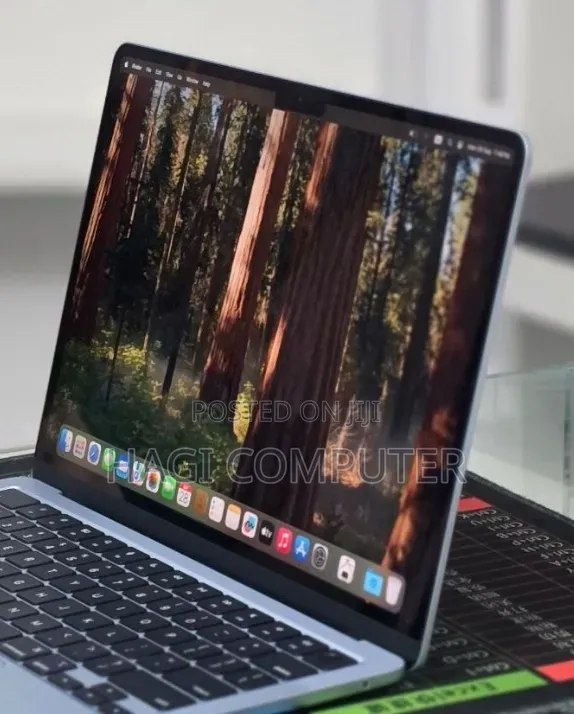 New Laptop Apple MacBook Air 2025 M4 16GB Apple M4 SSD 512GB