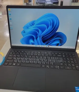 New Laptop Dell Vostro 15 5525 16GB Intel Core i5 SSD 512GB