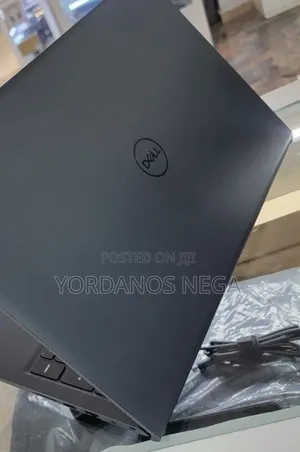 New Laptop Dell Vostro 15 5525 16GB Intel Core i5 SSD 512GB
