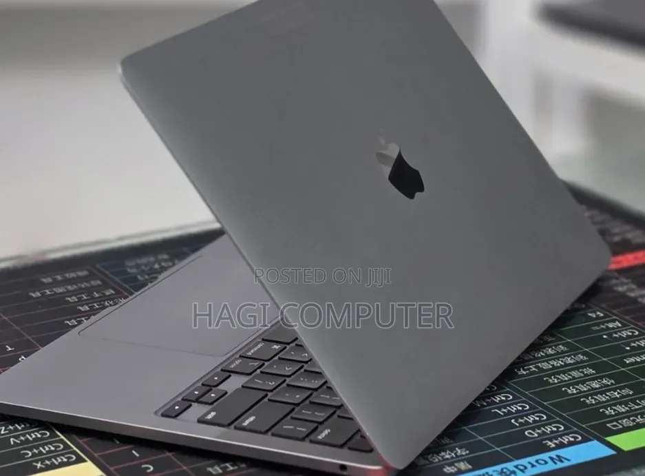 New Laptop Apple MacBook Pro 2020 M1 16GB Apple M1 Pro SSD 256GB