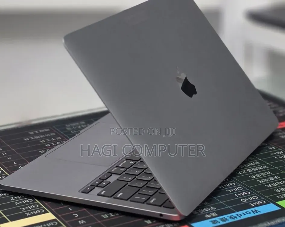 New Laptop Apple MacBook Pro 2020 M1 16GB Apple M1 Pro SSD 256GB