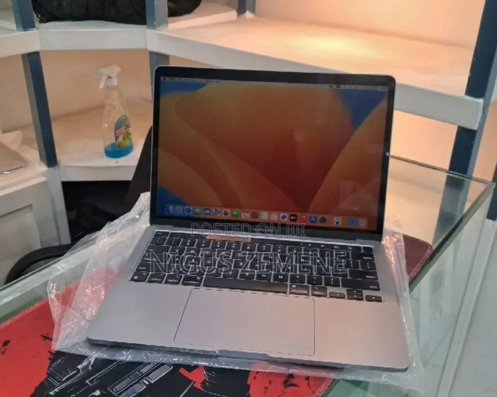 New Laptop Apple MacBook Pro 2020 16GB Apple M1 Pro SSD 256GB