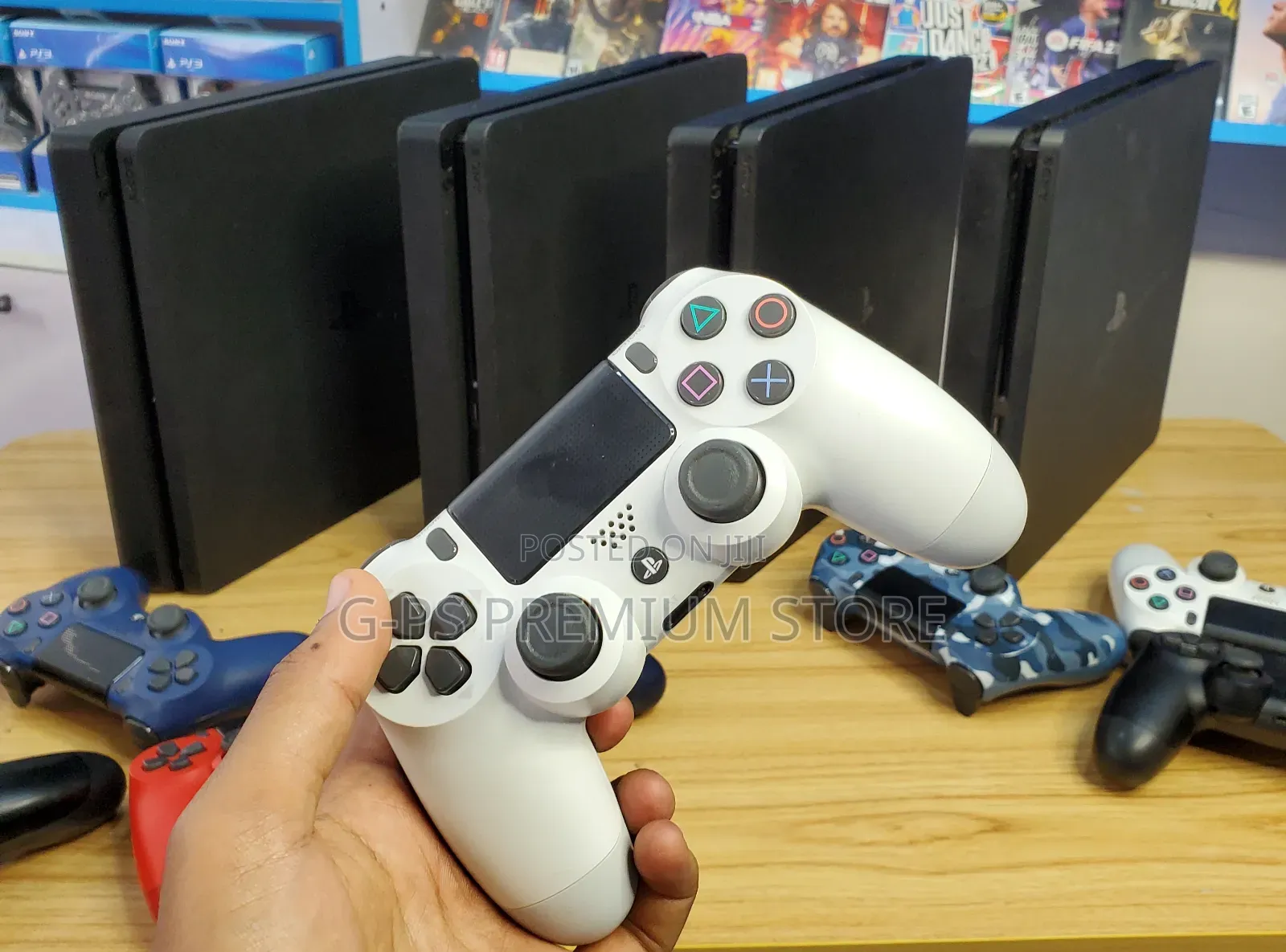 PS4 Slim Jailbreak FC 27 + 10 Games 2 Original Joystick ከ Poland የመጣ
‎