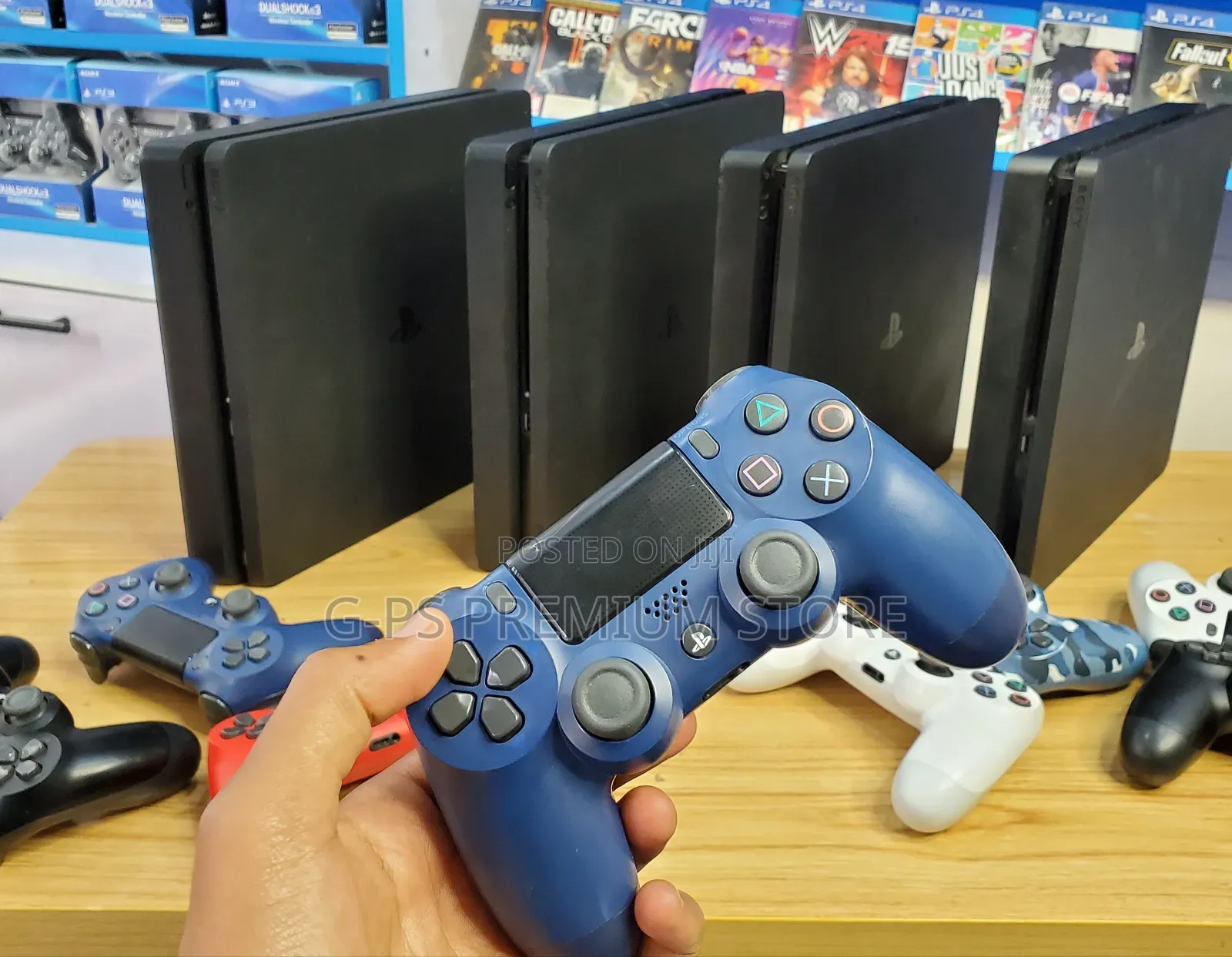 PS4 Slim Jailbreak FC 27 + 10 Games 2 Original Joystick ከ Poland የመጣ
‎