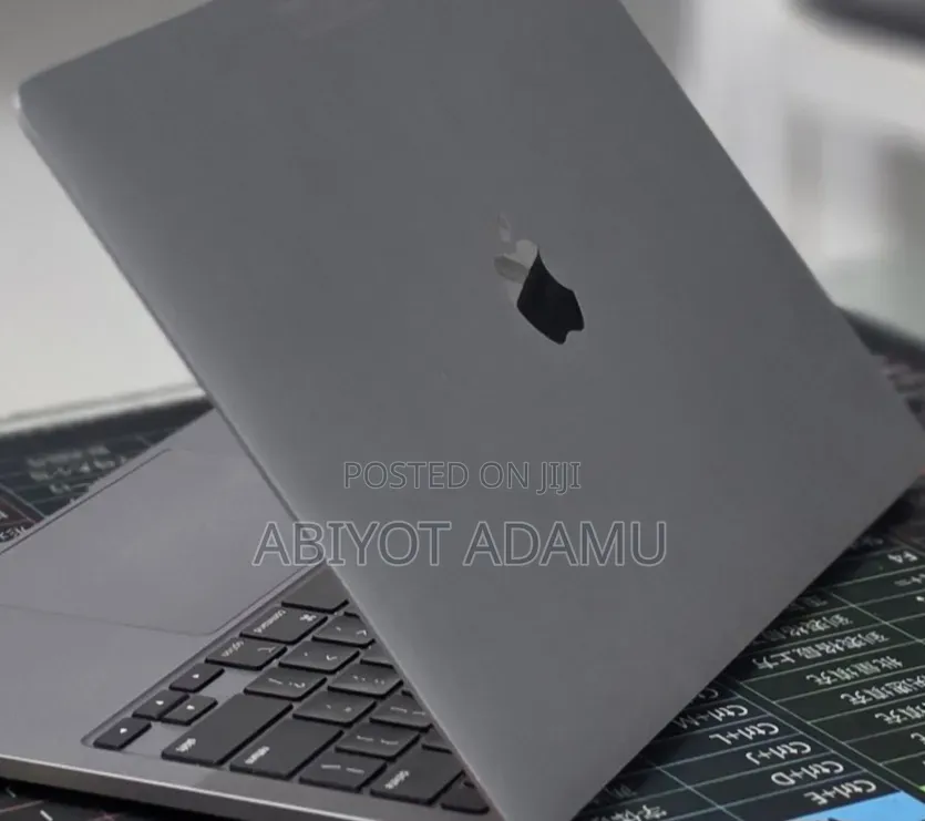 New Laptop Apple MacBook 2019 16GB Apple M1 SSD 256GB