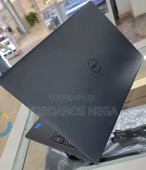 New Laptop Dell Vostro 15 3520 16GB Intel Core i5 SSD 512GB