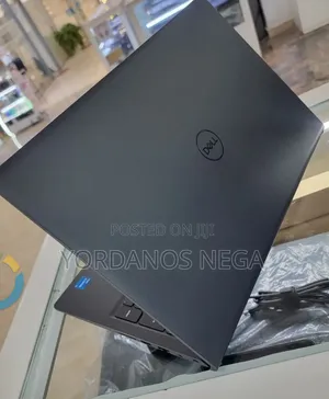 New Laptop Dell Vostro 15 3520 16GB Intel Core i5 SSD 512GB