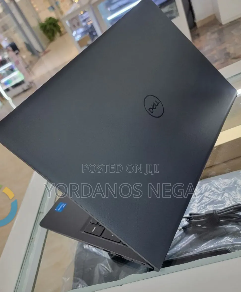 New Laptop Dell Vostro 15 3520 16GB Intel Core i5 SSD 512GB