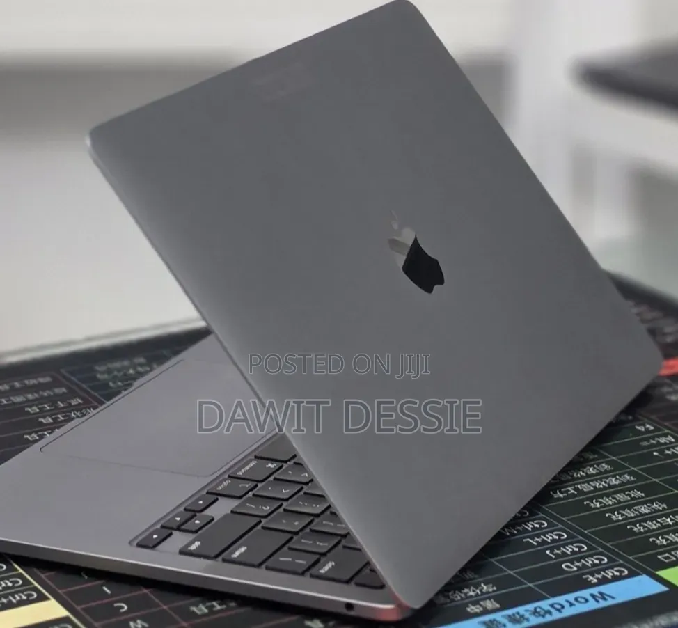 New Laptop Apple MacBook Pro 2021 M1 16GB Apple M1 Pro SSD 256GB