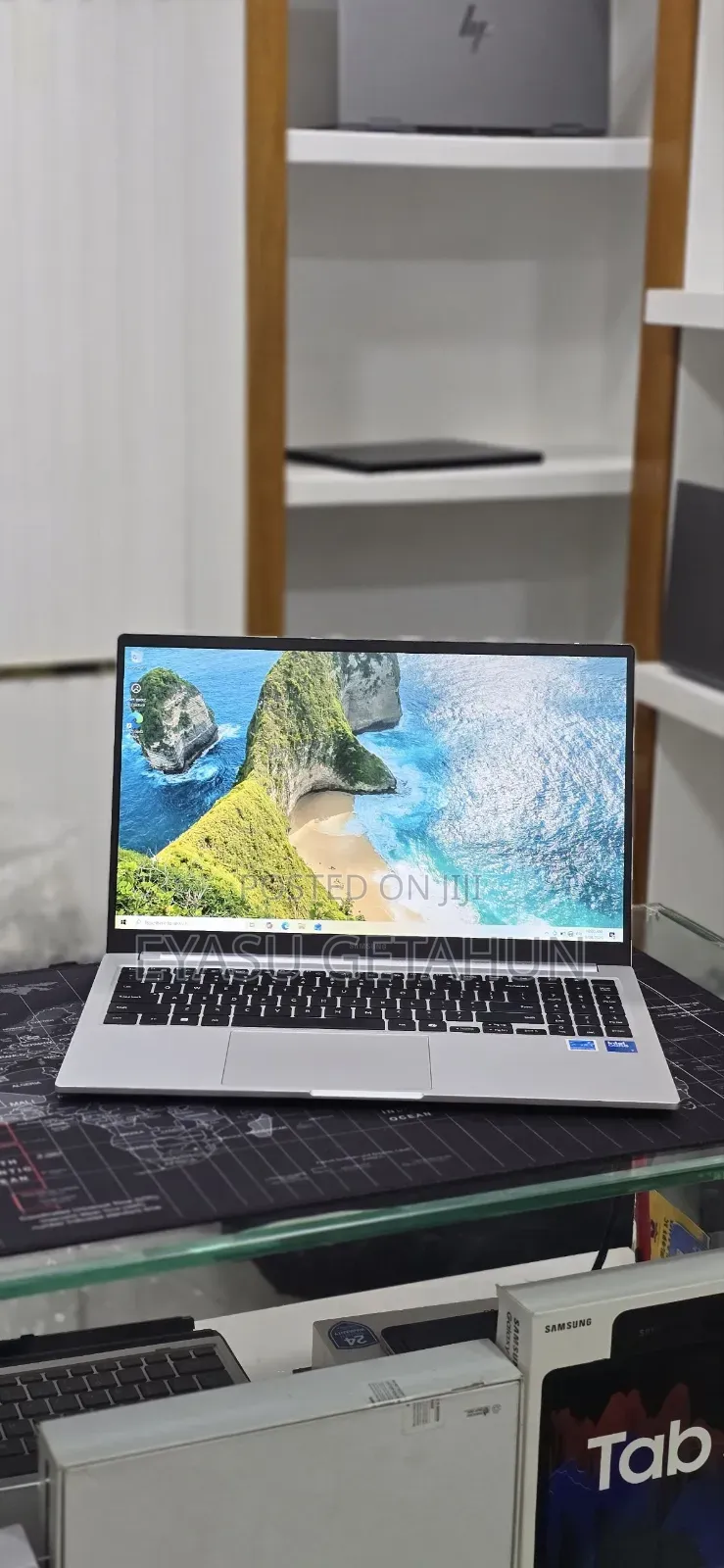 New Laptop Samsung Galaxy Book4 16GB Intel Core 7 SSD 512GB