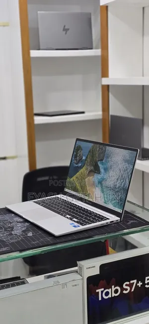 New Laptop Samsung Galaxy Book4 16GB Intel Core 7 SSD 512GB