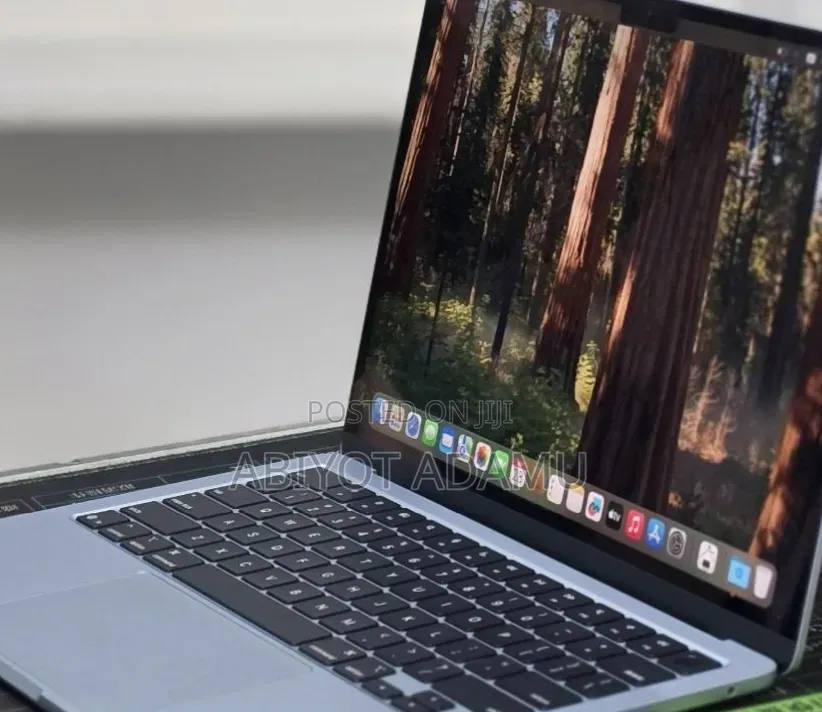 New Laptop Apple MacBook Air 2025 M4 16GB Apple M4 SSD 512GB