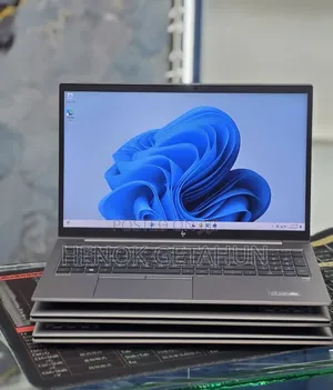 New Laptop HP ZBook Studio 16GB Intel Core i5 SSD 512GB