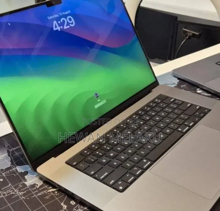 New Laptop Apple MacBook Pro 2021 M1 32GB Apple M1 Pro SSD 512GB