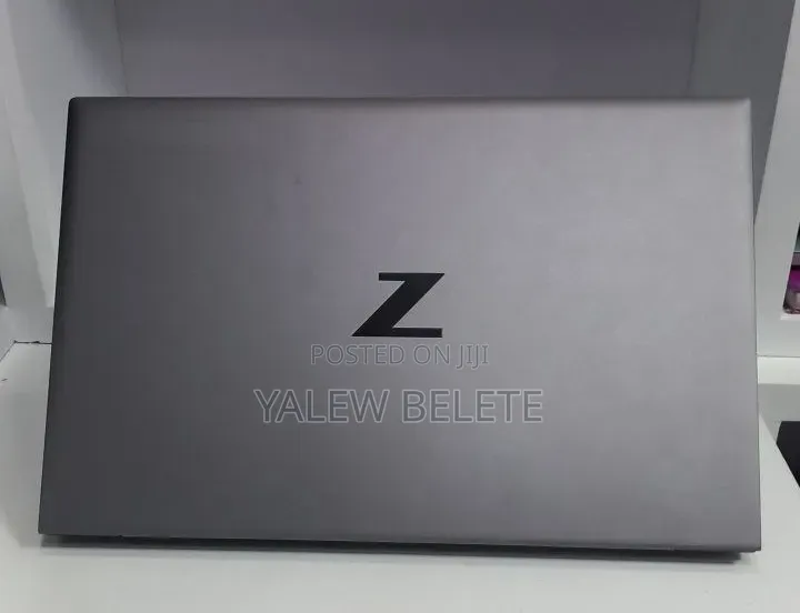 New Laptop HP ZBook Firefly G8 16GB Intel Core i7 SSD 512GB