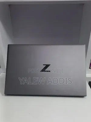 New Laptop HP ZBook Firefly G8 16GB Intel Core i7 SSD 512GB