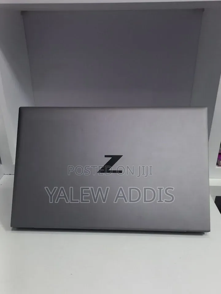 New Laptop HP ZBook Firefly G8 16GB Intel Core i7 SSD 512GB