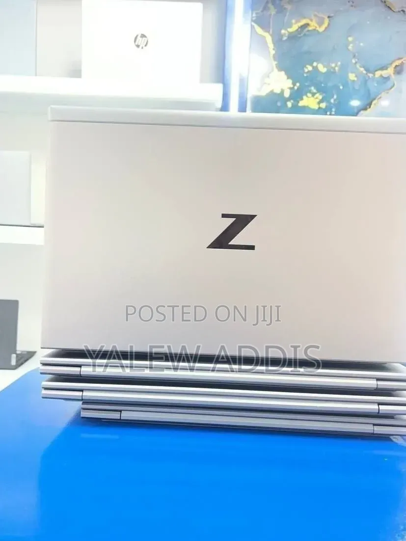 New Laptop HP ZBook Firefly G8 16GB Intel Core i7 SSD 512GB