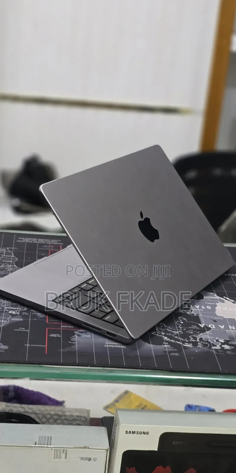 New Laptop Apple MacBook Pro 2023 M3 8GB Apple M3 Pro SSD 512GB