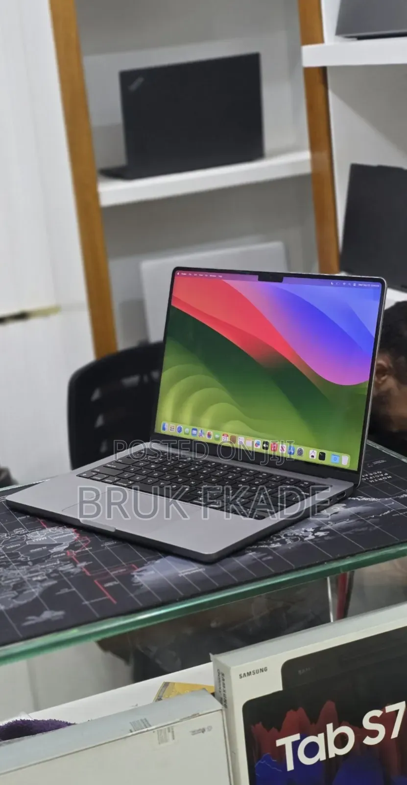 New Laptop Apple MacBook Pro 2023 M3 8GB Apple M3 Pro SSD 512GB