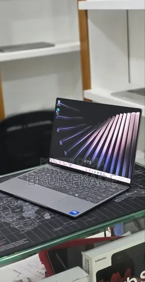 New Laptop Dell XPS 13 8GB Intel Core 5 SSD 512GB