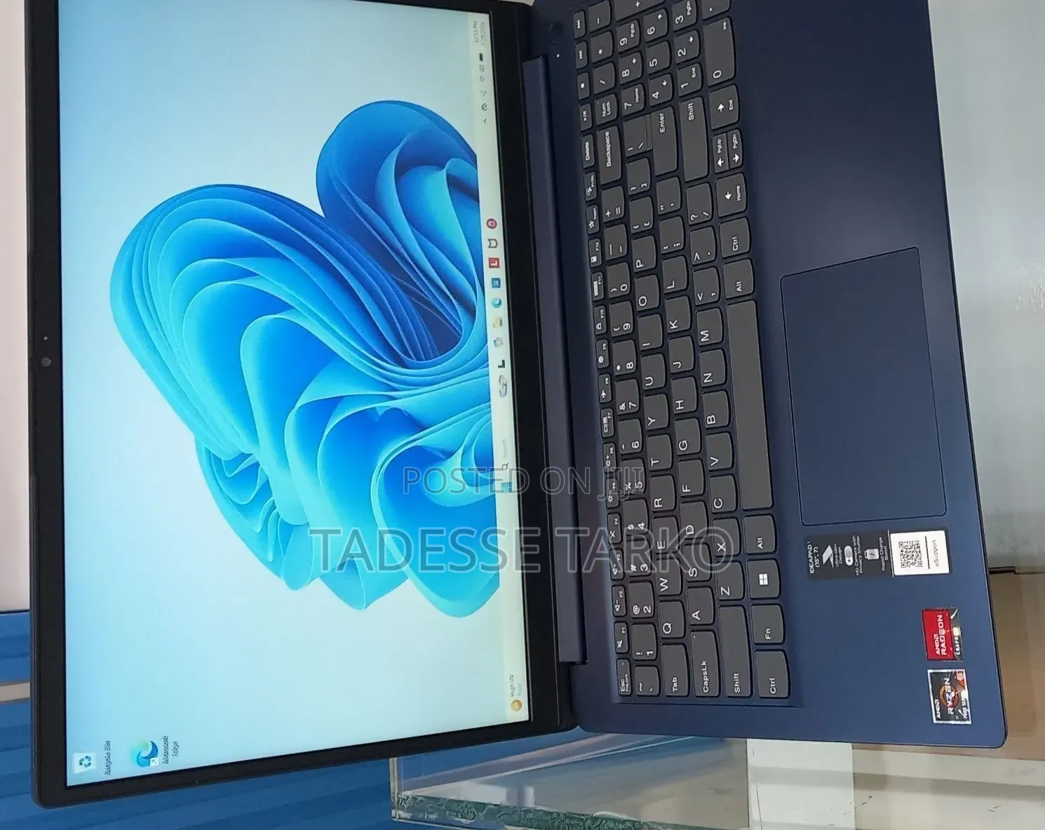 New Laptop Lenovo IdeaPad 1 8GB AMD Ryzen 5 SSD 256GB