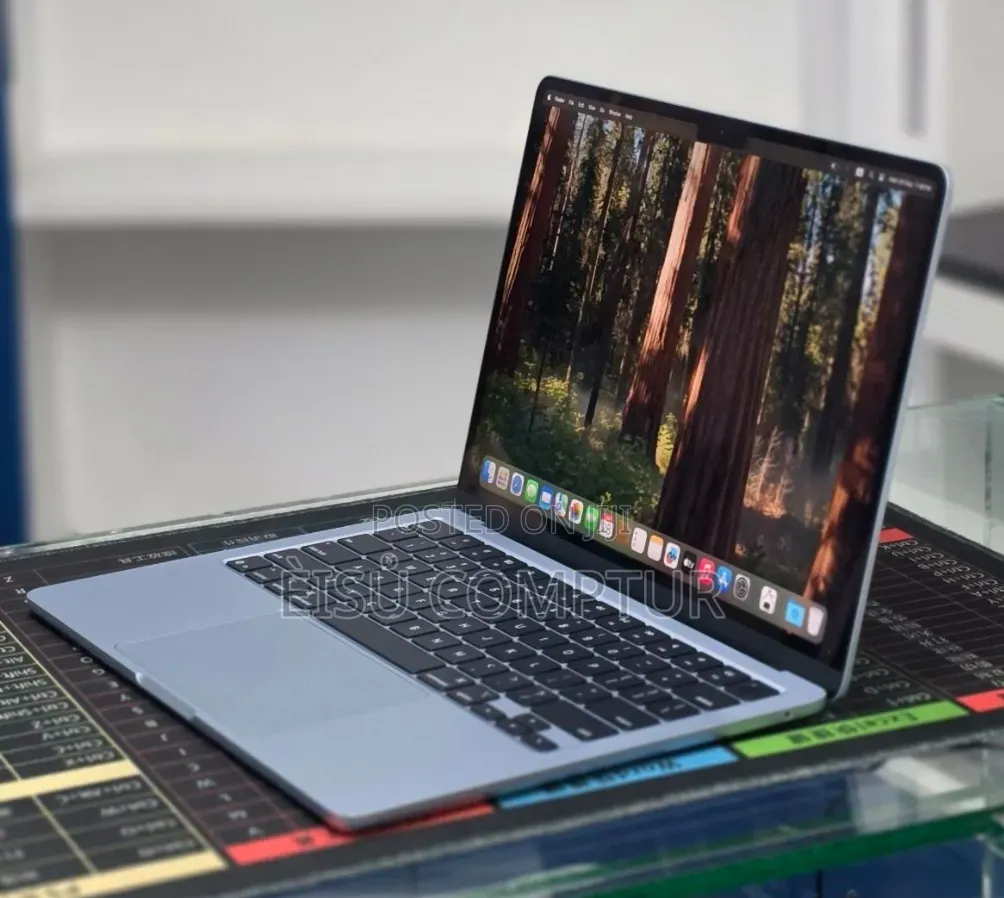 New Laptop Apple MacBook Air 2025 M4 16GB Apple M4 SSD 512GB