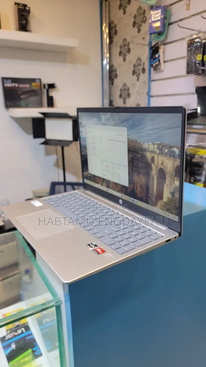 New Laptop HP Stream Notebook 8GB AMD Ryzen 3 SSD 256GB