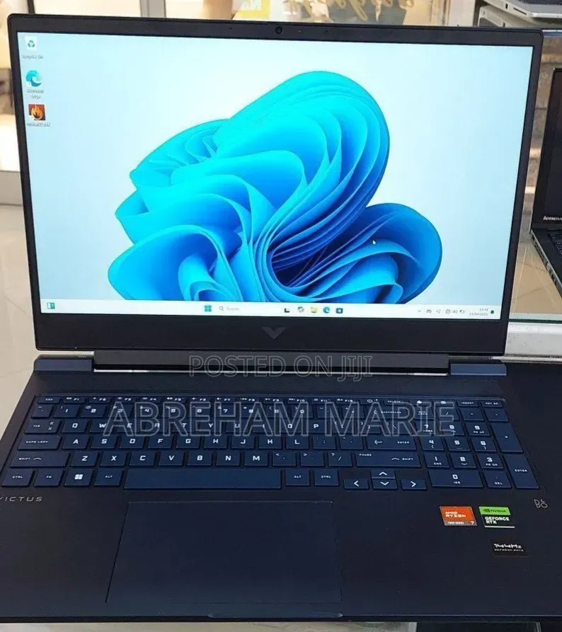 New Laptop HP Victus 16 8GB AMD Ryzen 7 SSD 1T