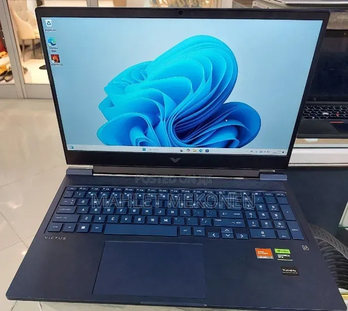 New Laptop HP Victus 16 8GB AMD Ryzen 7 SSD 1T