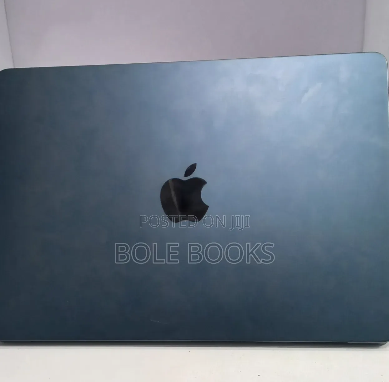 New Laptop Apple MacBook Air 2022 M2 8GB Apple M5 Pro SSD 256GB