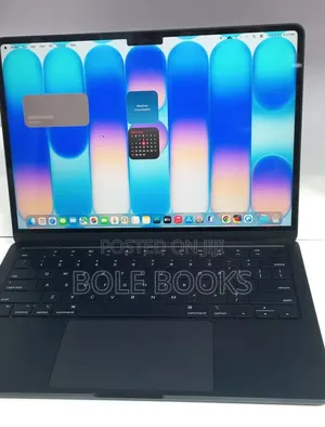 New Laptop Apple MacBook Air 2022 M2 8GB Apple M5 Pro SSD 256GB