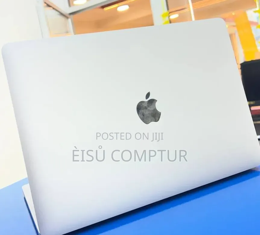 New Laptop Apple MacBook Pro 2020 M1 8GB Apple M1 Pro SSD 256GB