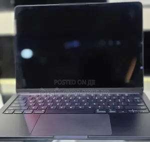 New Laptop Apple MacBook Air 2024 M3 8GB Apple M3 SSD 256GB