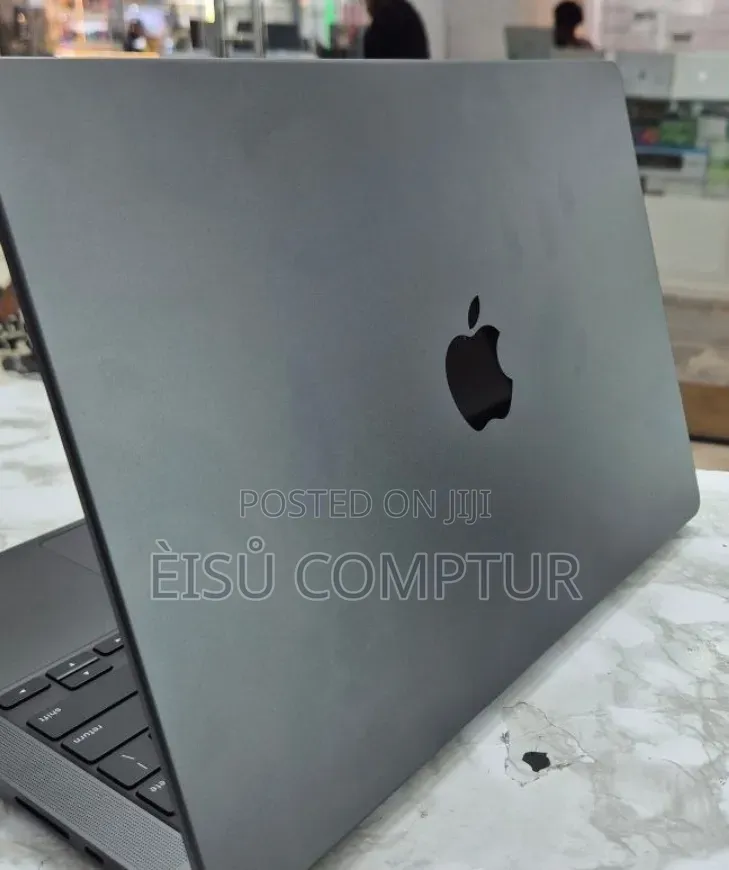 New Laptop Apple MacBook Pro 2025 M5 16GB Apple M5 Pro SSD 1T