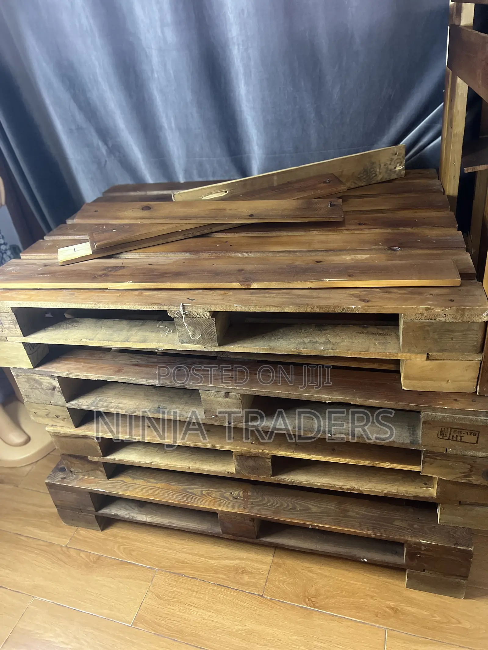 Clean Wooden Pallets Timber Slats (DIY / Furniture)