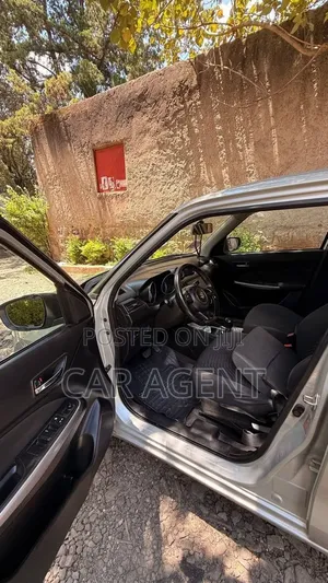 Suzuki Swift 2022 Silver