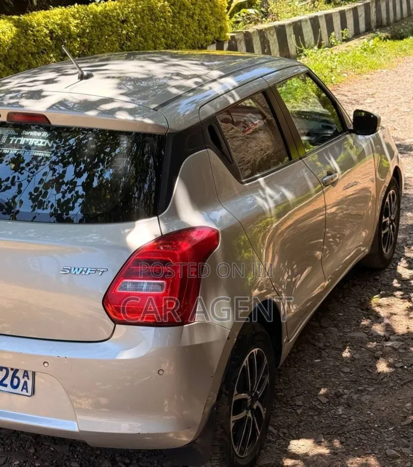Suzuki Swift 2022 Silver